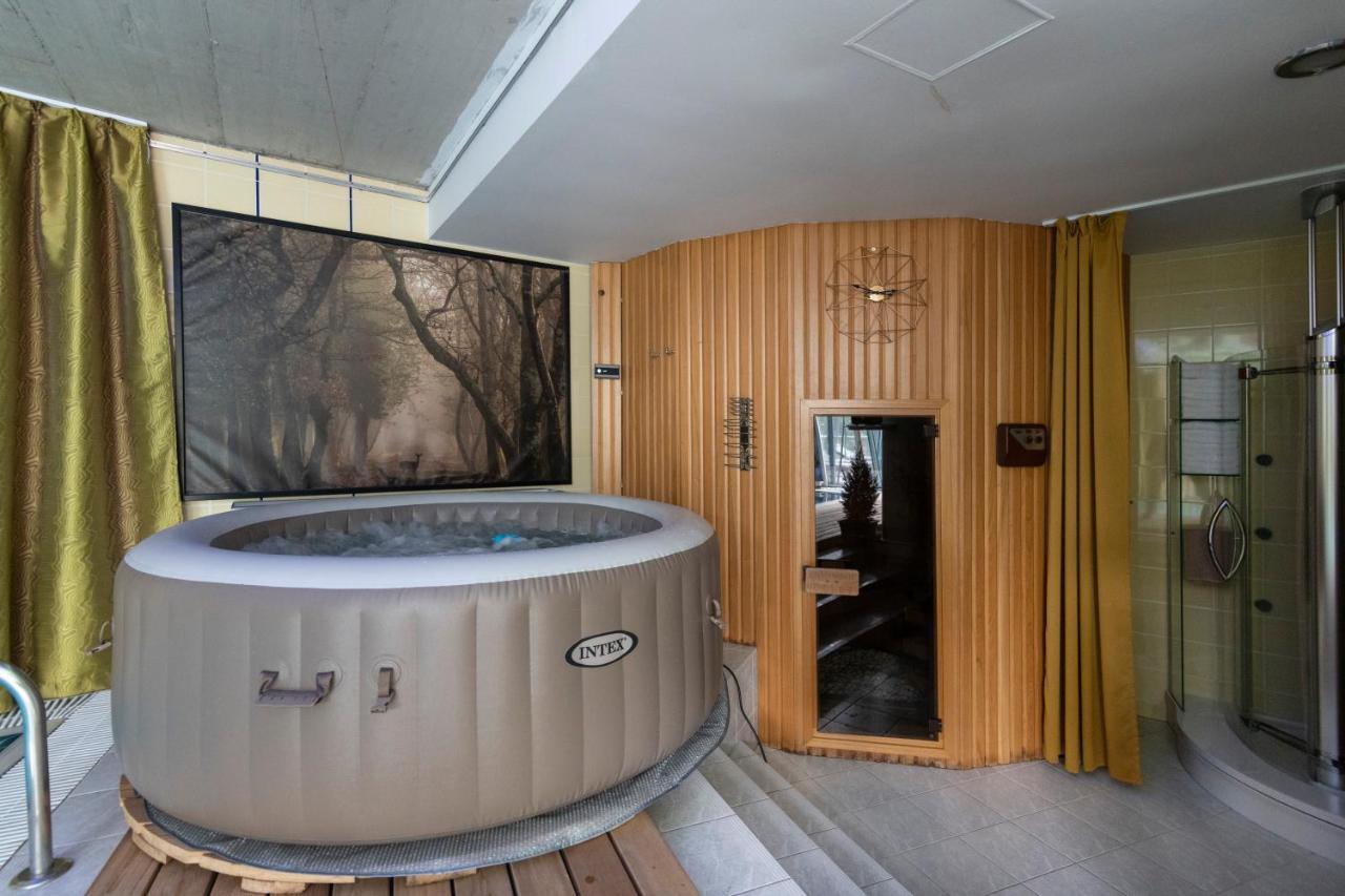Unique Apartment With Private Pool, Cinema, Spa Praga Exterior foto